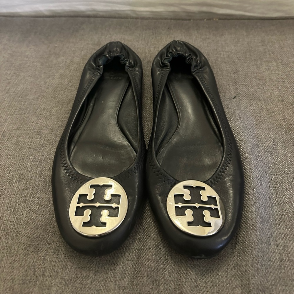 TORY BURCH Reva Black Leather Metal Medallion Logo Ballet Ballerina Flats 10.5